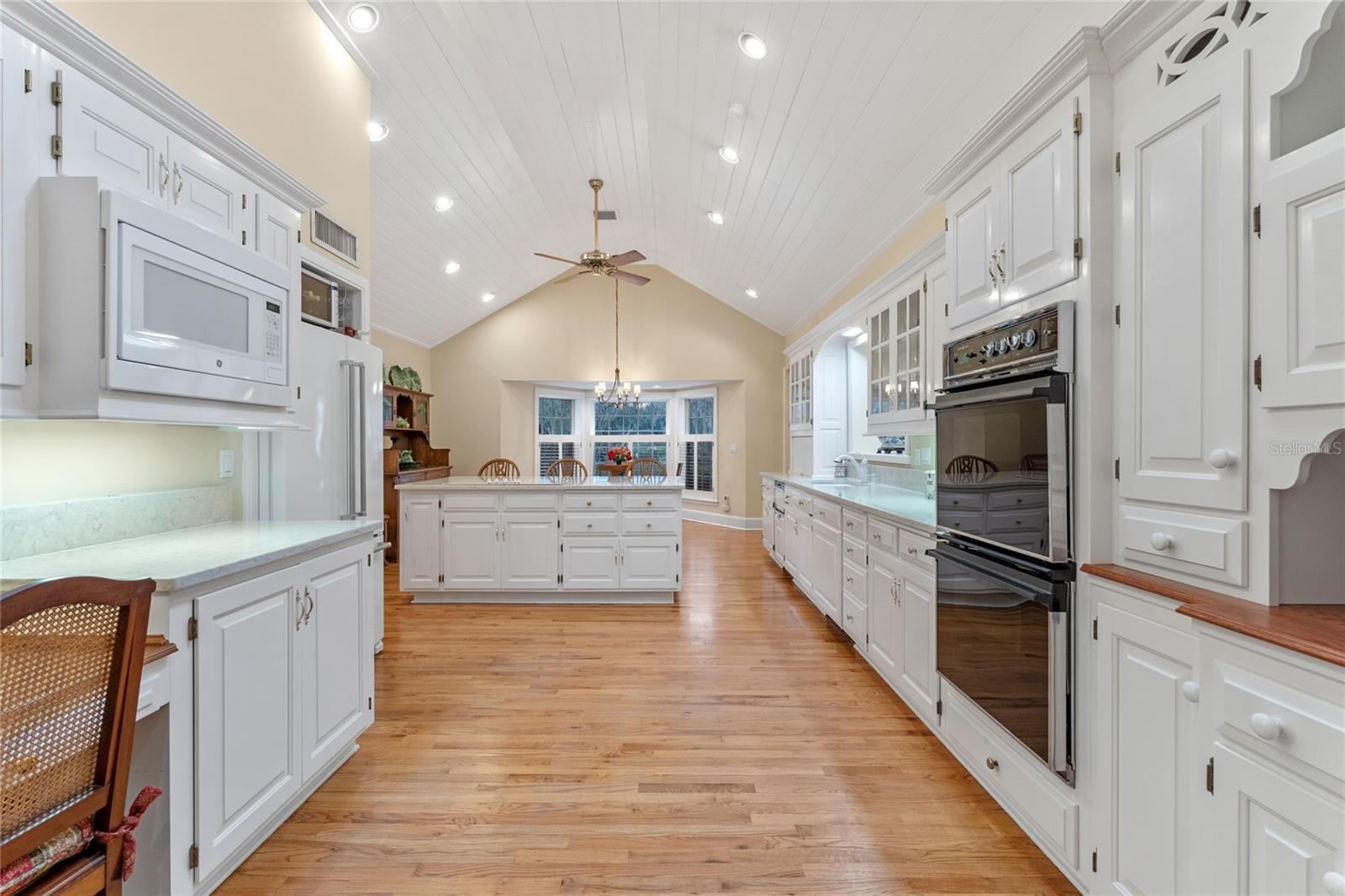 BEVERLY SHORES - Residential