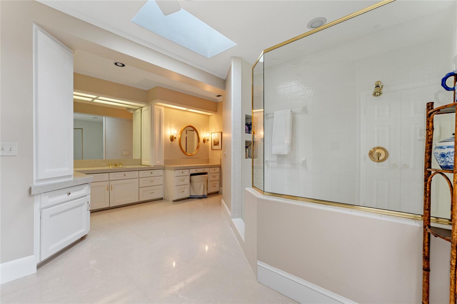 BEVERLY SHORES - Residential