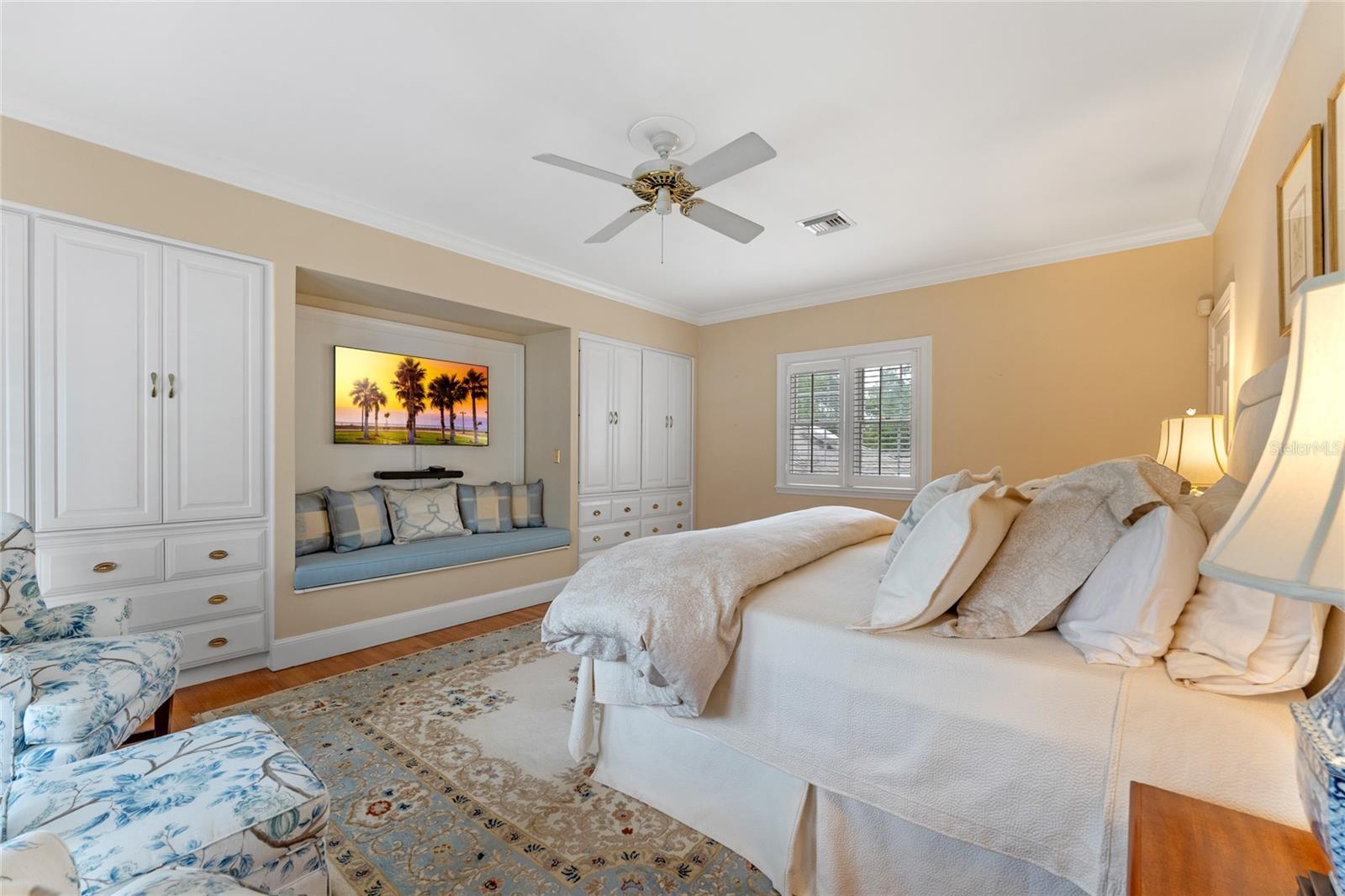 BEVERLY SHORES - Residential