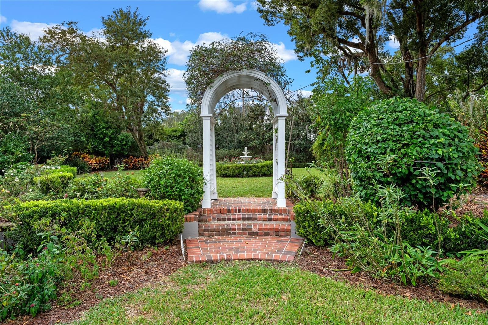 BEVERLY SHORES - Residential