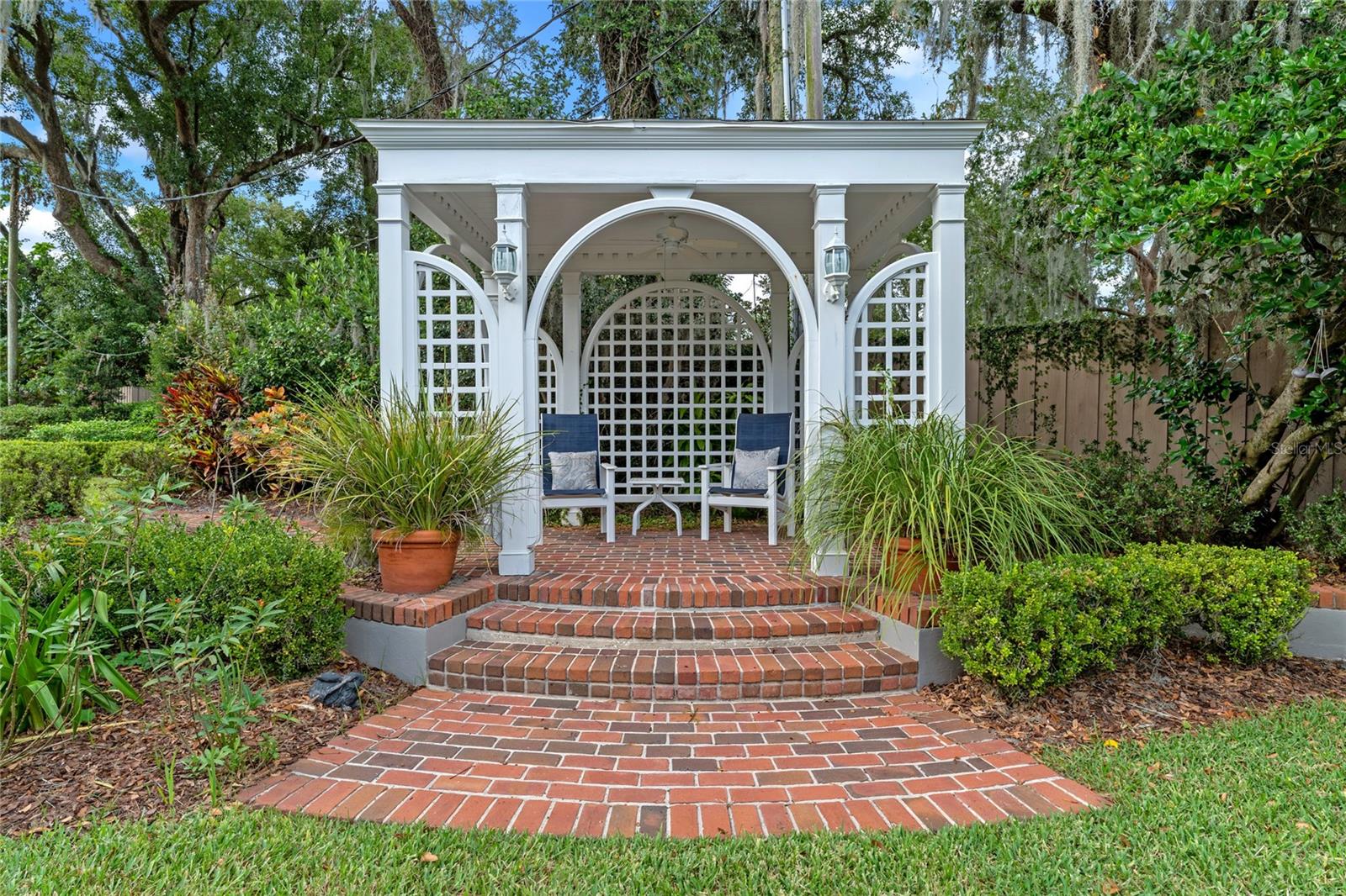 BEVERLY SHORES - Residential