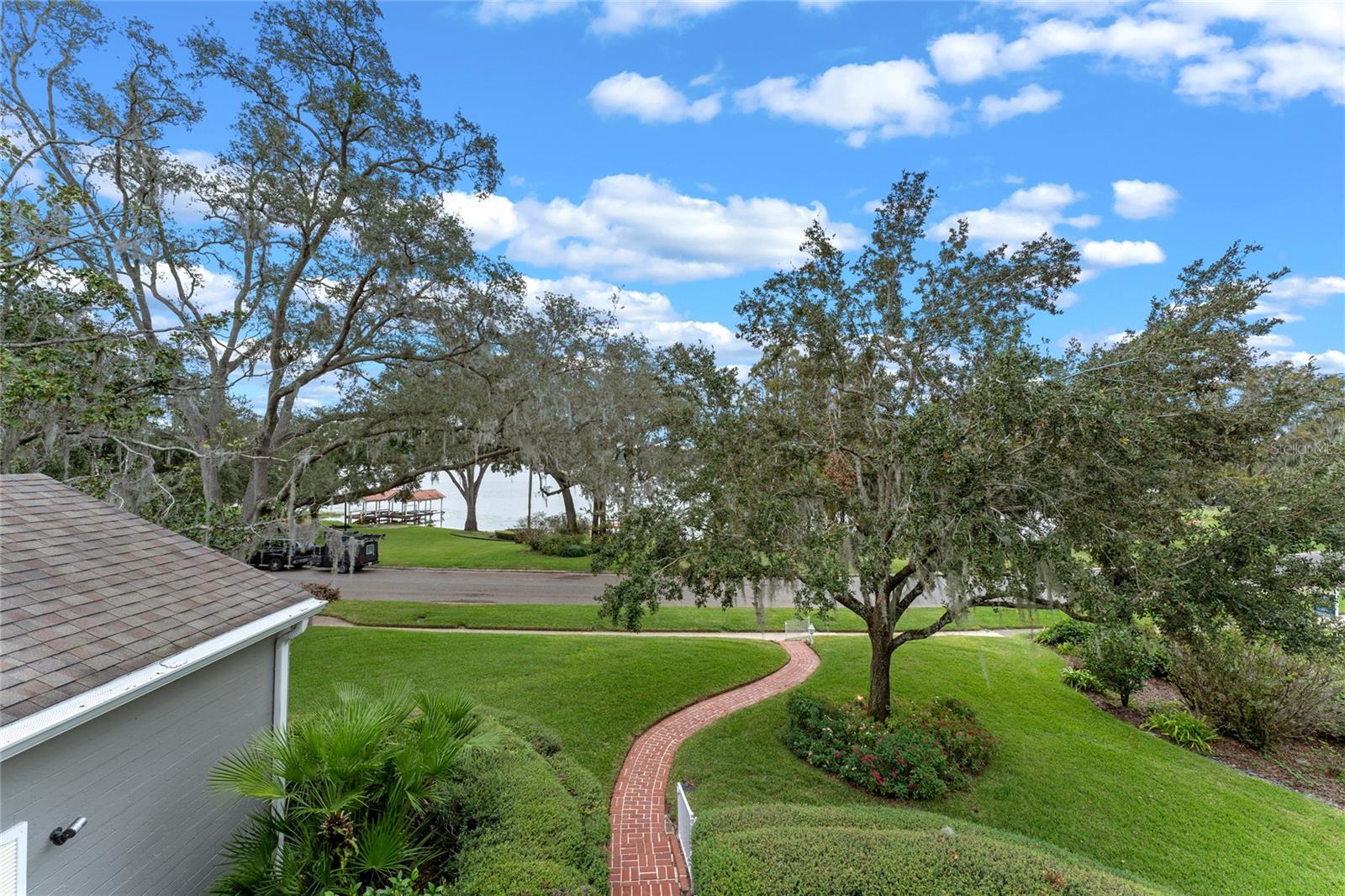 BEVERLY SHORES - Residential