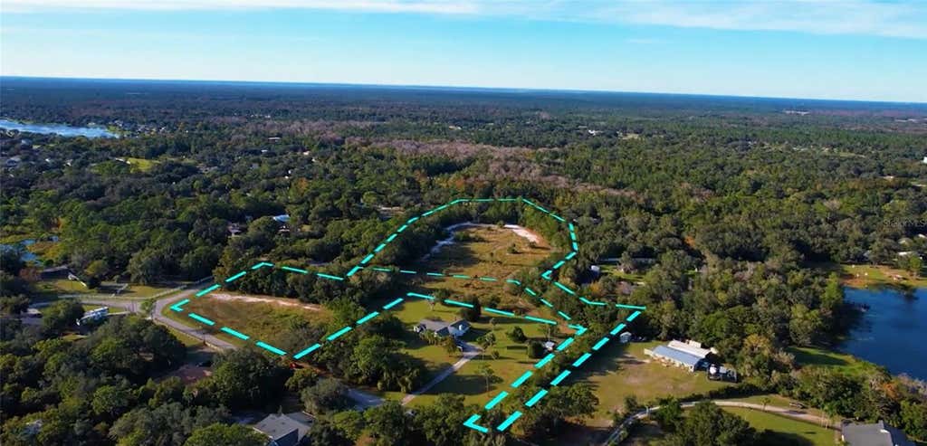 Photo of 10 Overlook Dr, Chuluota, FL 32766 (MLS # O6426282)