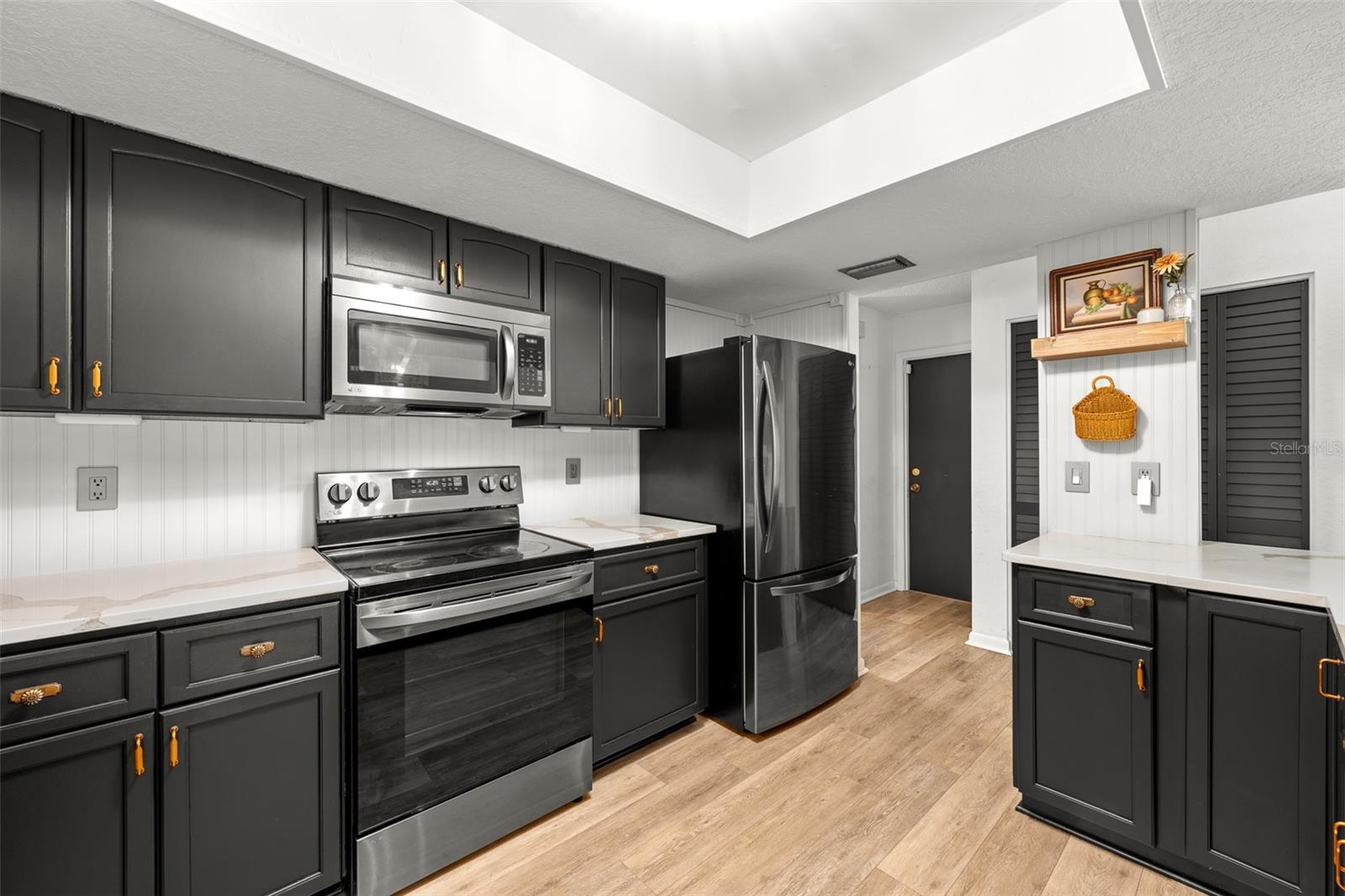 LAKE VALENCIA - - Residential