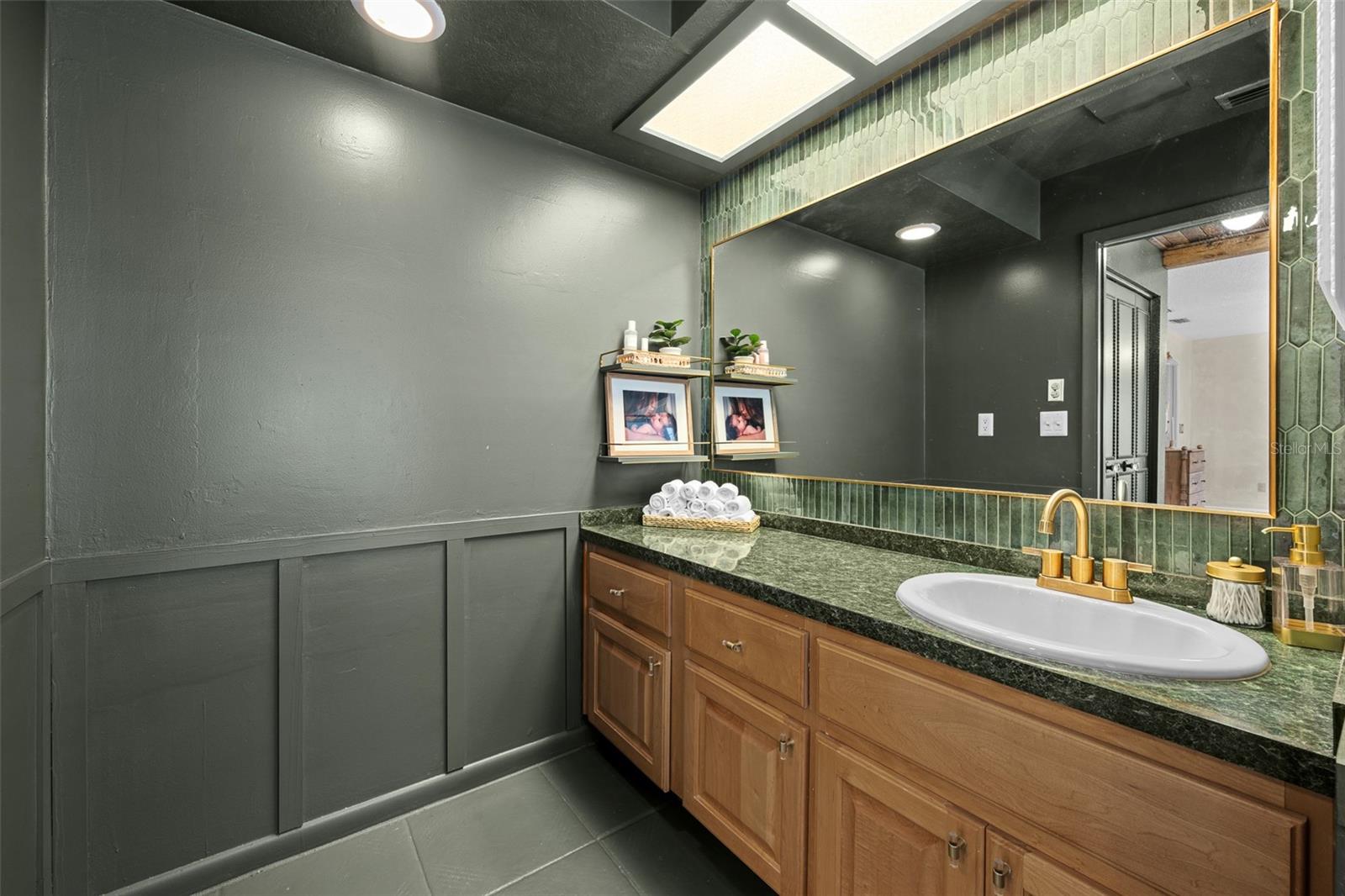 LAKE VALENCIA - - Residential