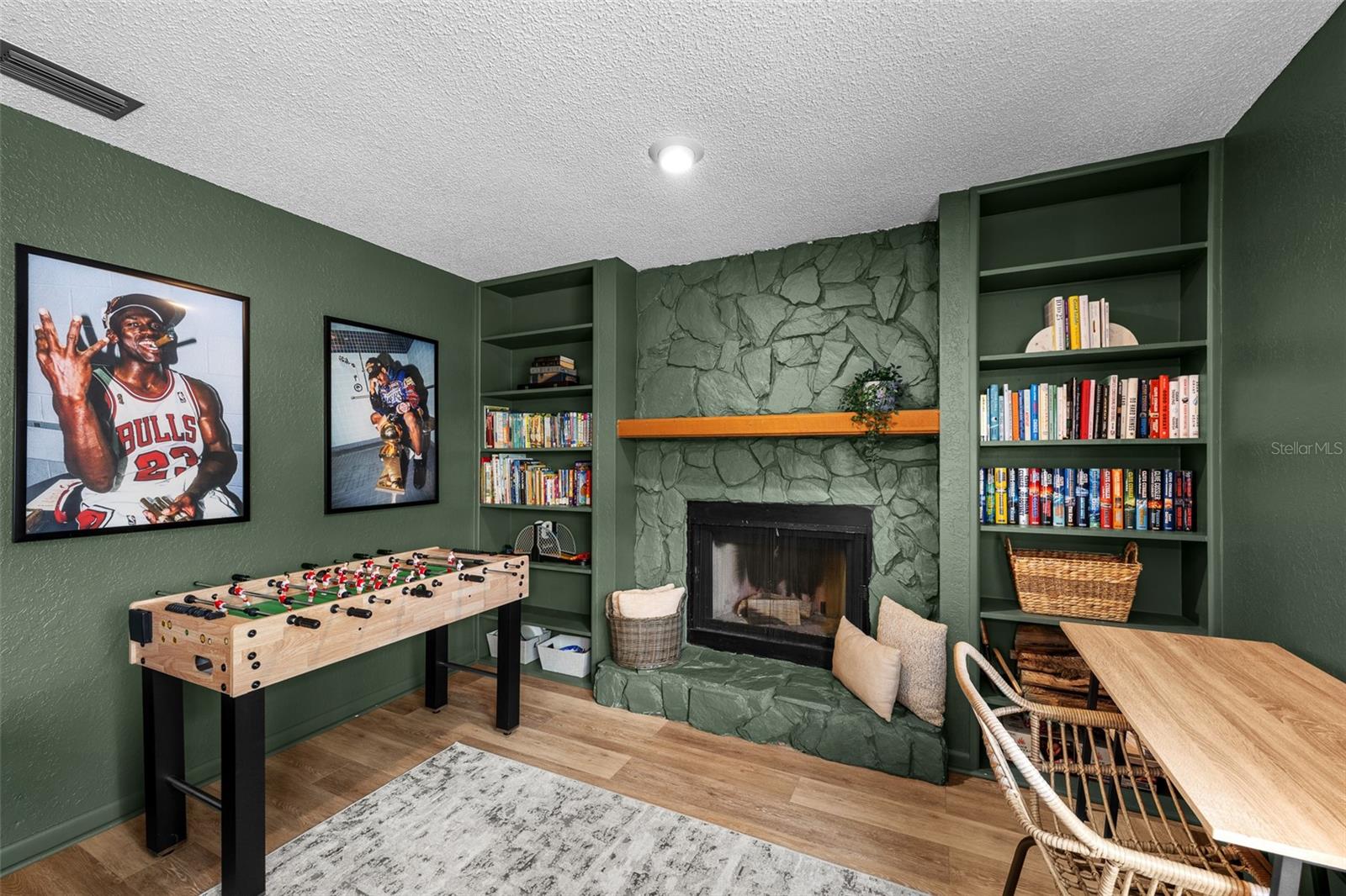 LAKE VALENCIA - - Residential