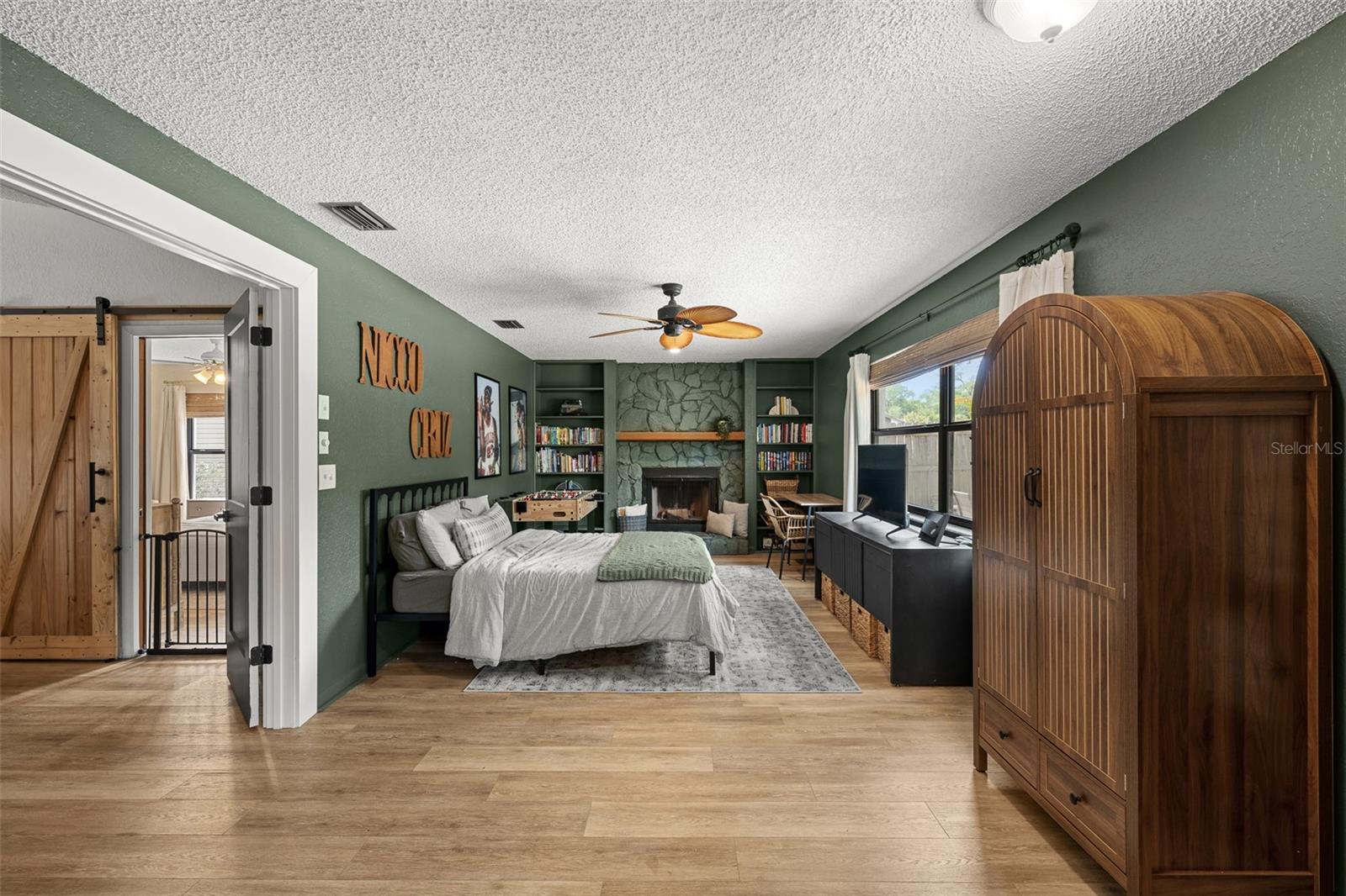 LAKE VALENCIA - - Residential