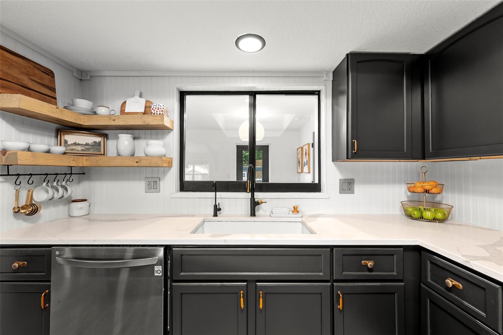 LAKE VALENCIA - - Residential