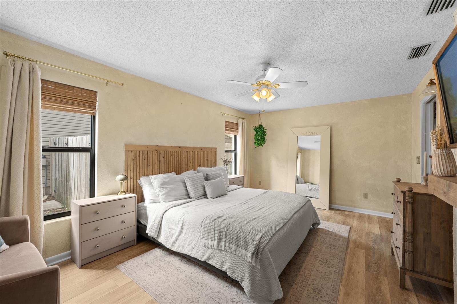 LAKE VALENCIA - - Residential