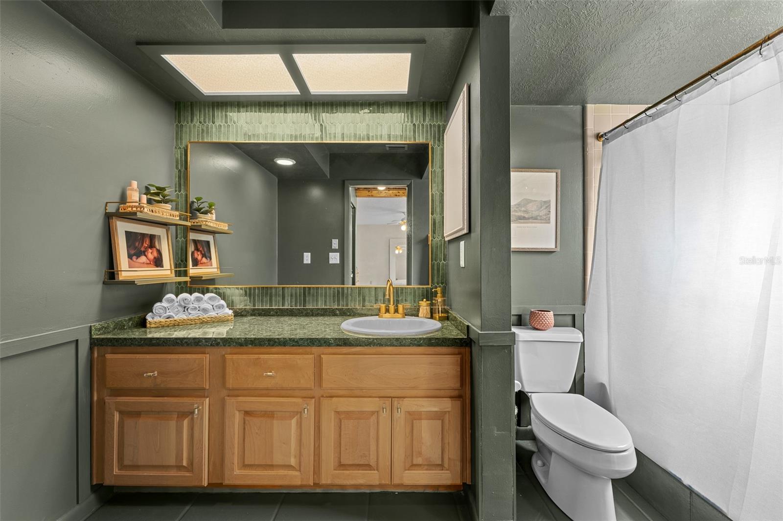 LAKE VALENCIA - - Residential