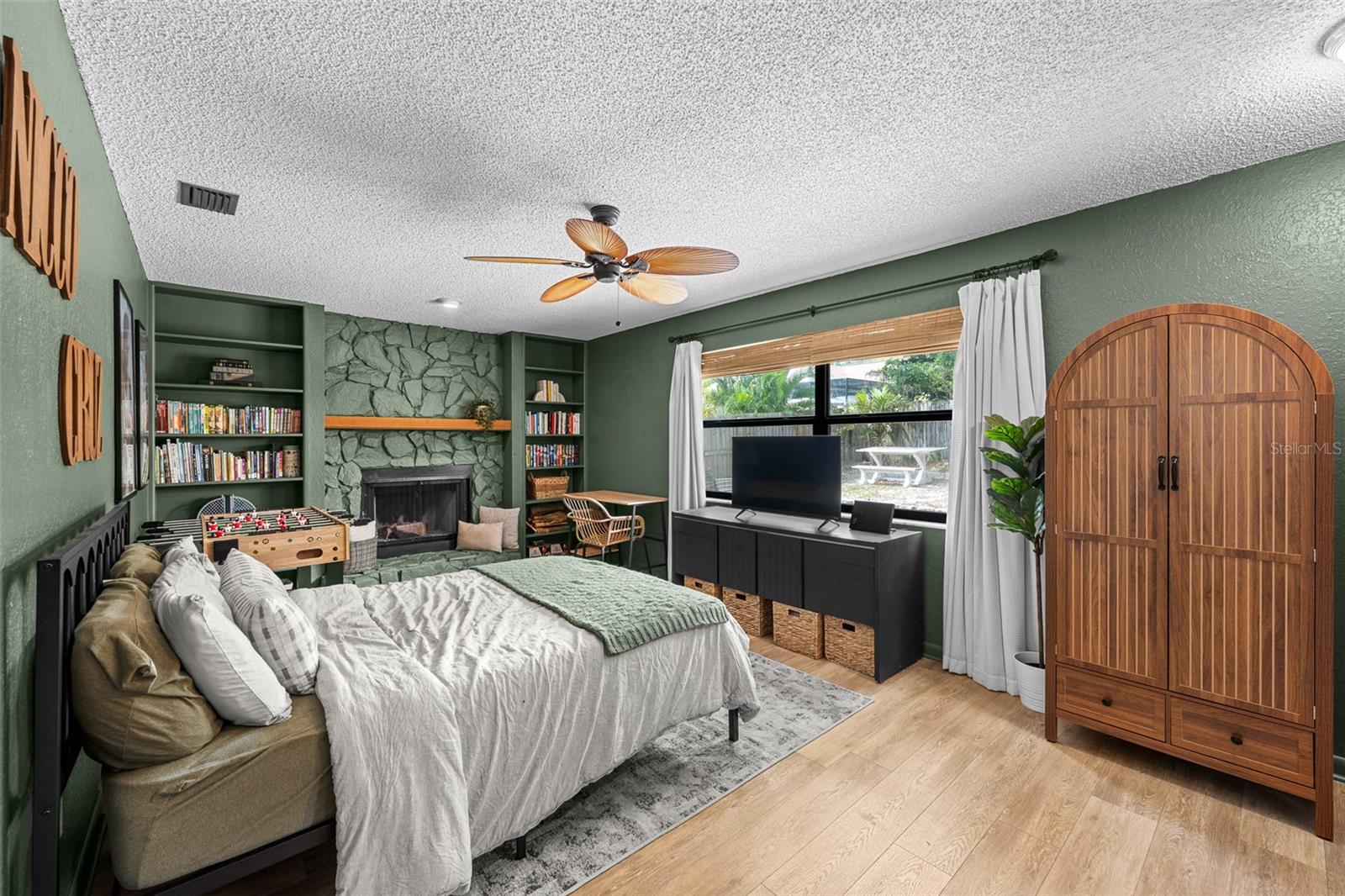 LAKE VALENCIA - - Residential