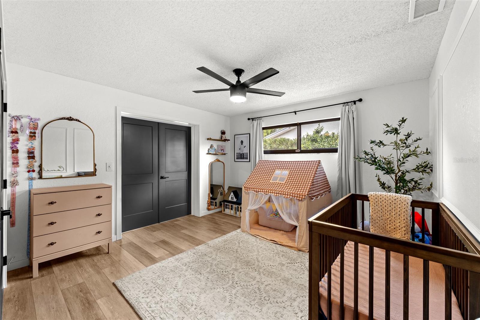 LAKE VALENCIA - - Residential