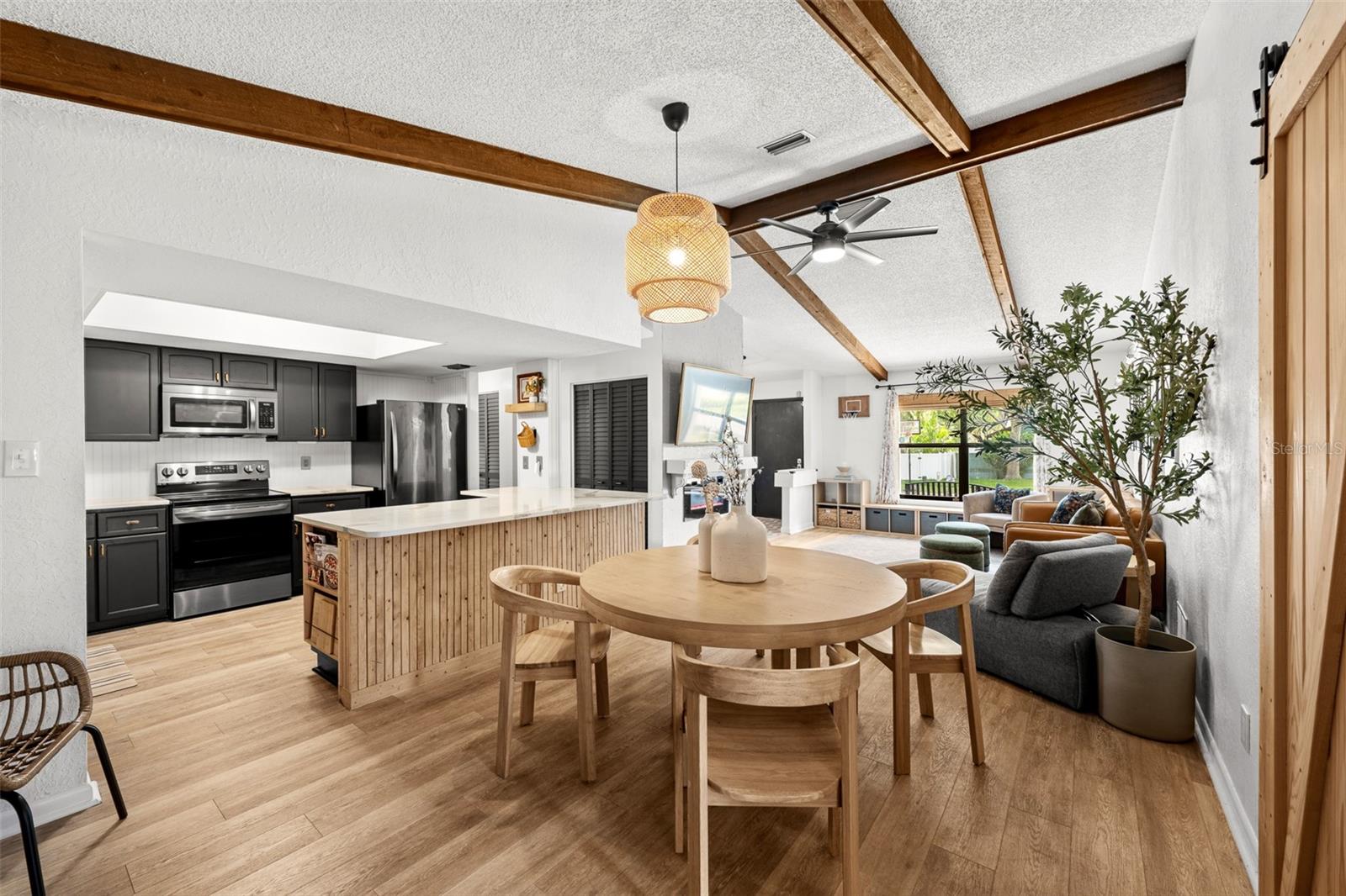 LAKE VALENCIA - - Residential