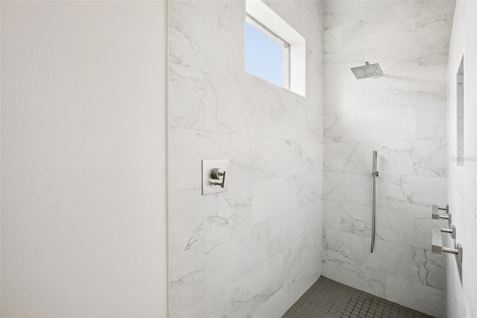 SARASOTA NATIONAL - Residential