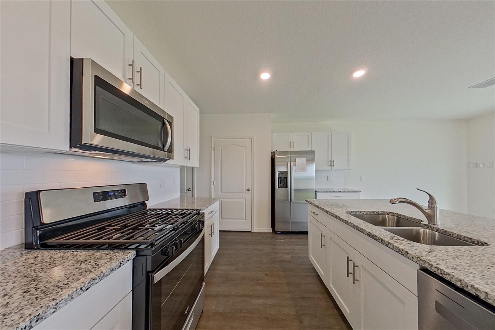 LAKE GRIFFIN RESERVE - Residential Lease