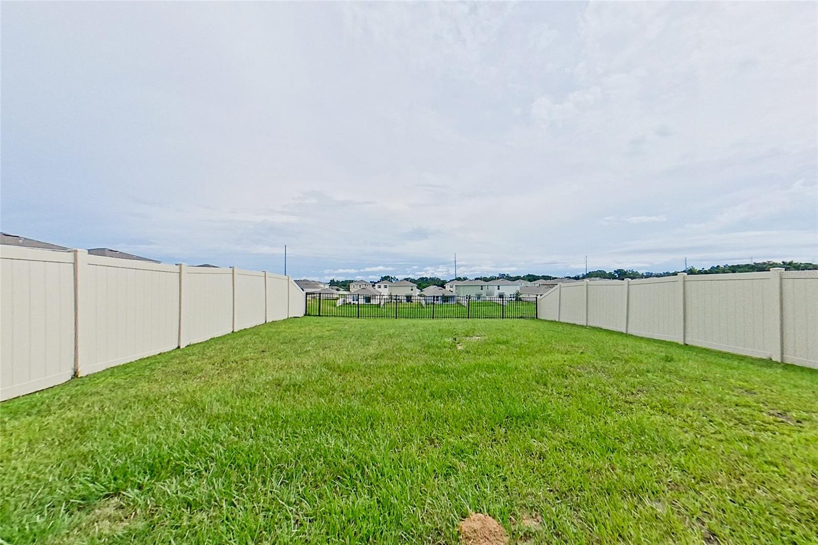 LAKE GRIFFIN RESERVE - Residential Lease