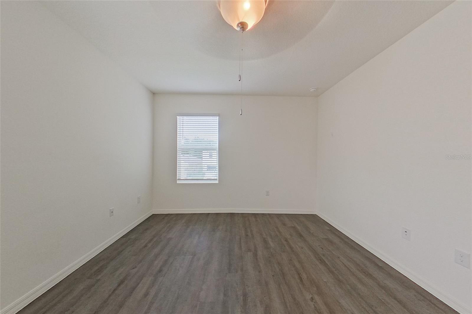 LAKE GRIFFIN RESERVE - Residential Lease