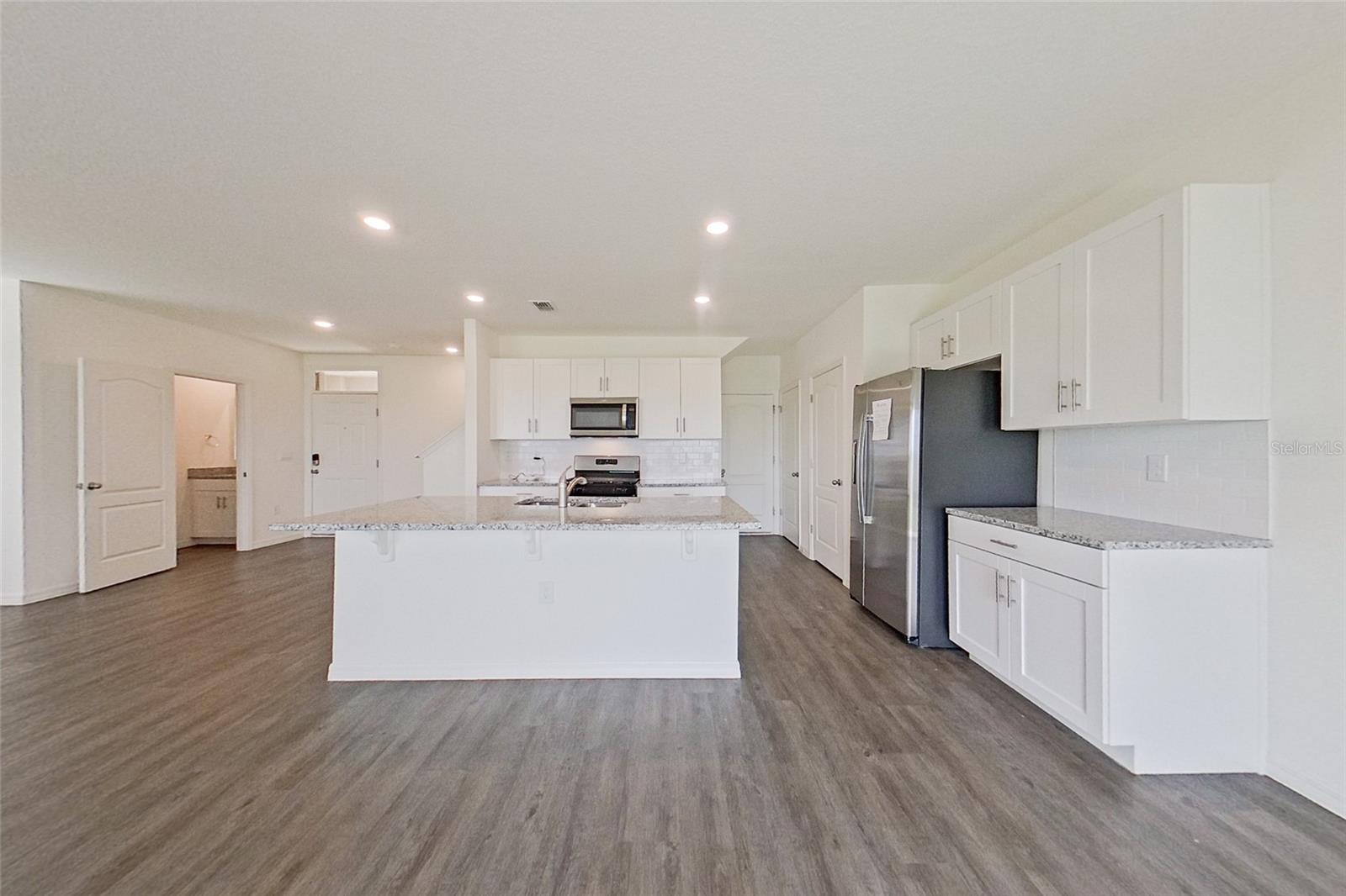 LAKE GRIFFIN RESERVE - Residential Lease