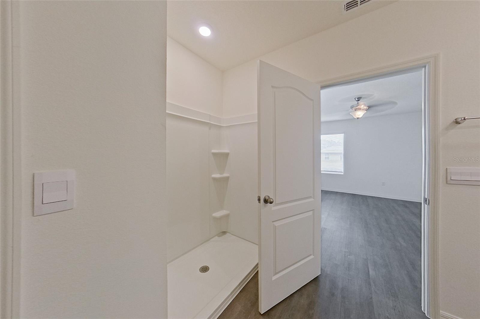 LAKE GRIFFIN RESERVE - Residential Lease