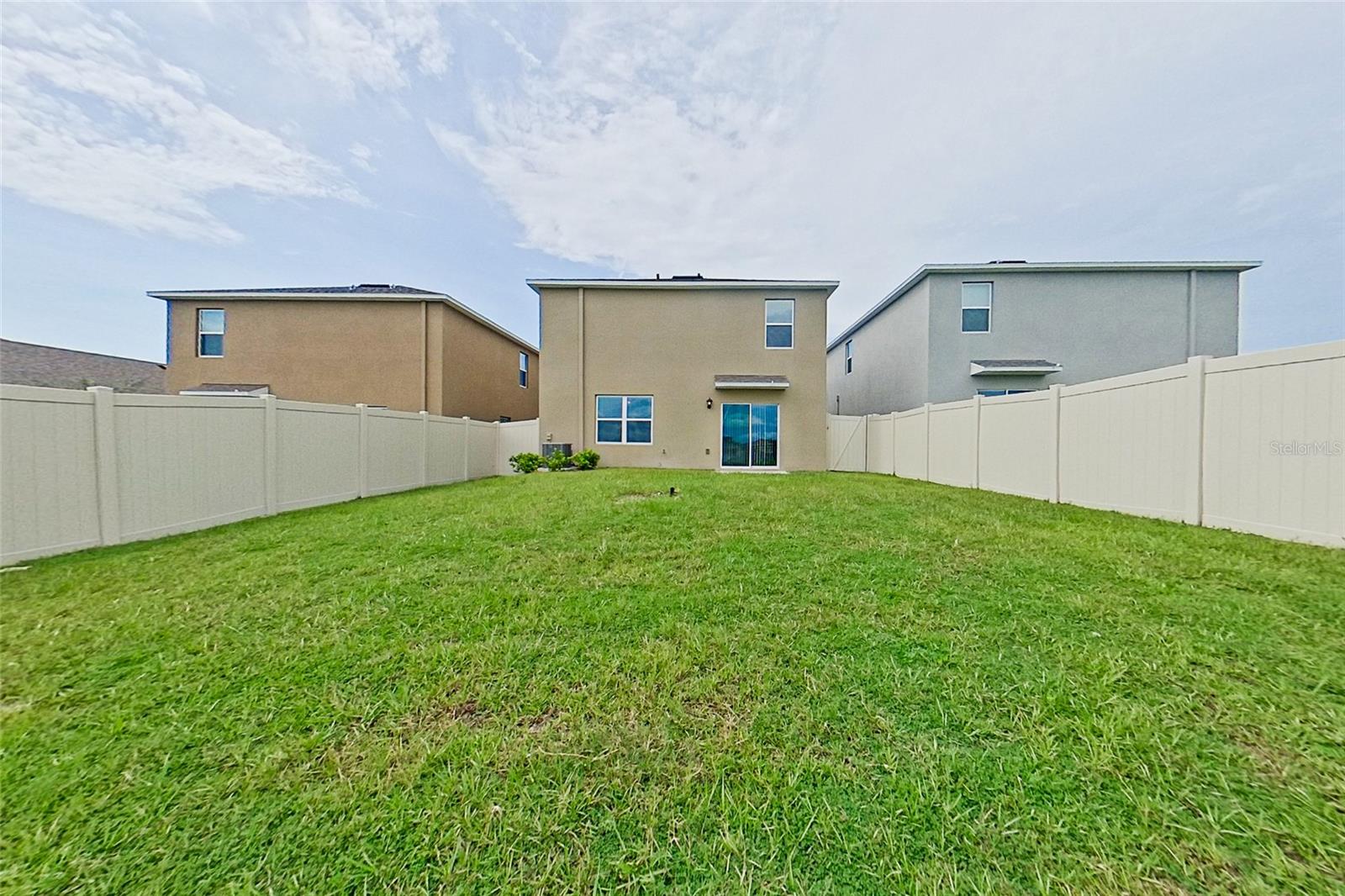 LAKE GRIFFIN RESERVE - Residential Lease