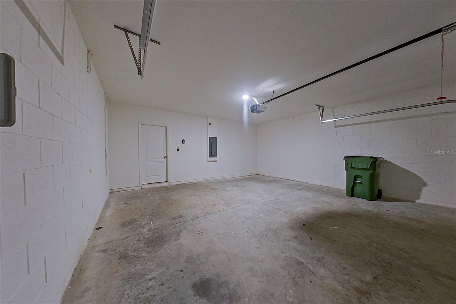 LAKE GRIFFIN RESERVE - Residential Lease