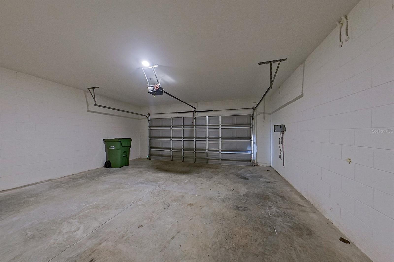 LAKE GRIFFIN RESERVE - Residential Lease