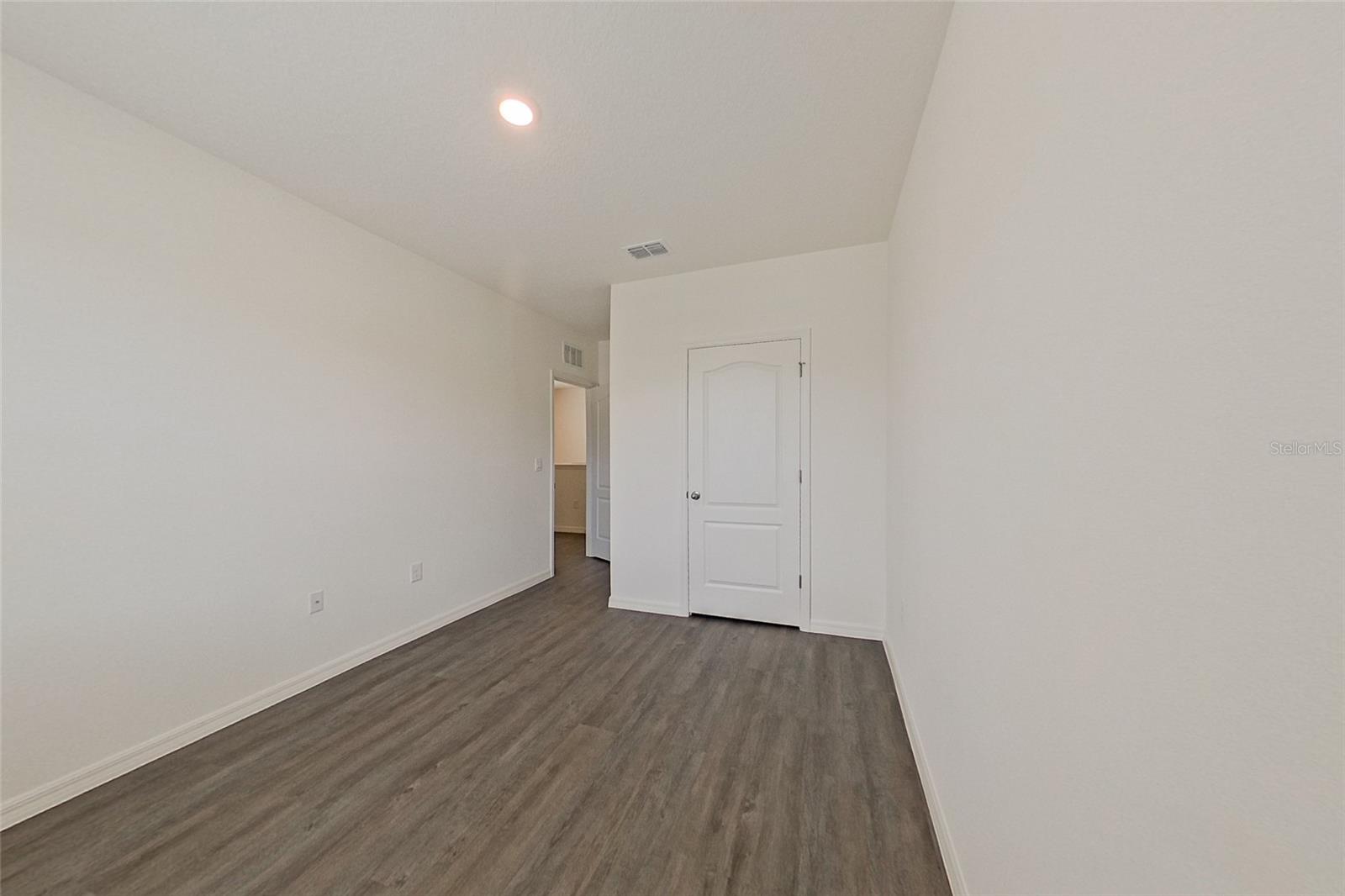 LAKE GRIFFIN RESERVE - Residential Lease