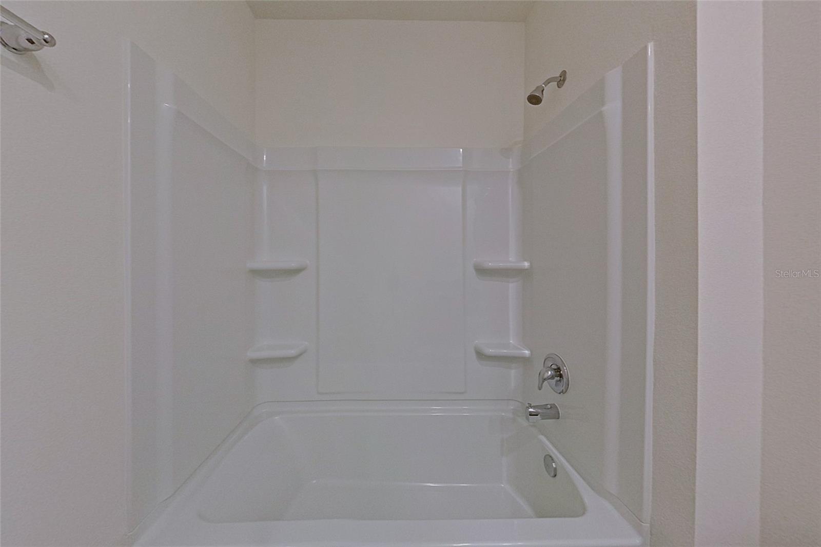 LAKE GRIFFIN RESERVE - Residential Lease