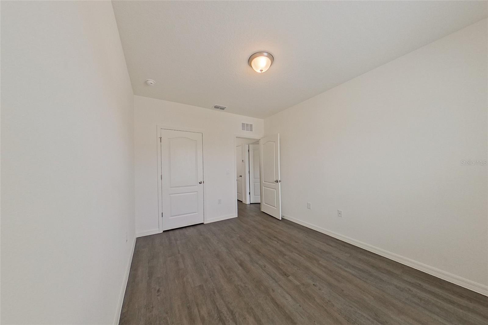 LAKE GRIFFIN RESERVE - Residential Lease