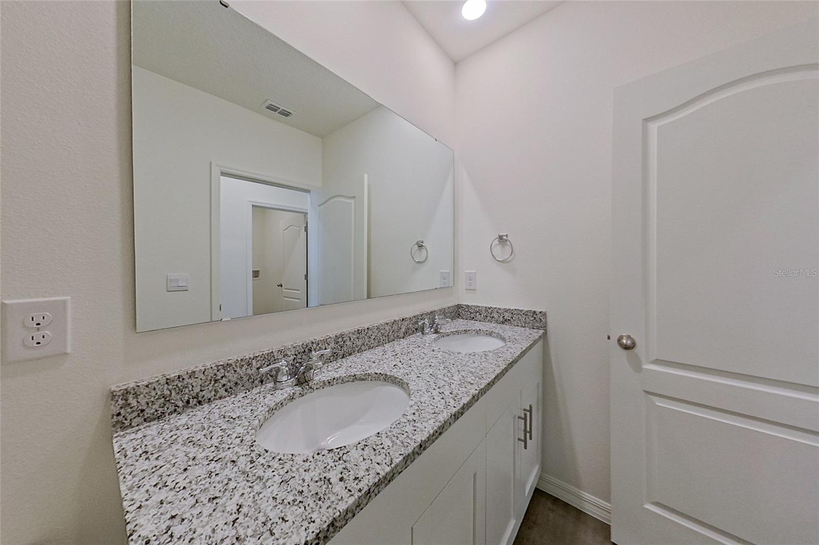 LAKE GRIFFIN RESERVE - Residential Lease