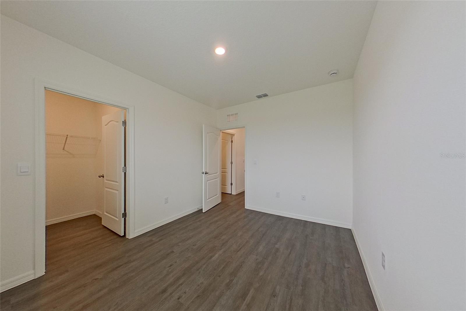 LAKE GRIFFIN RESERVE - Residential Lease