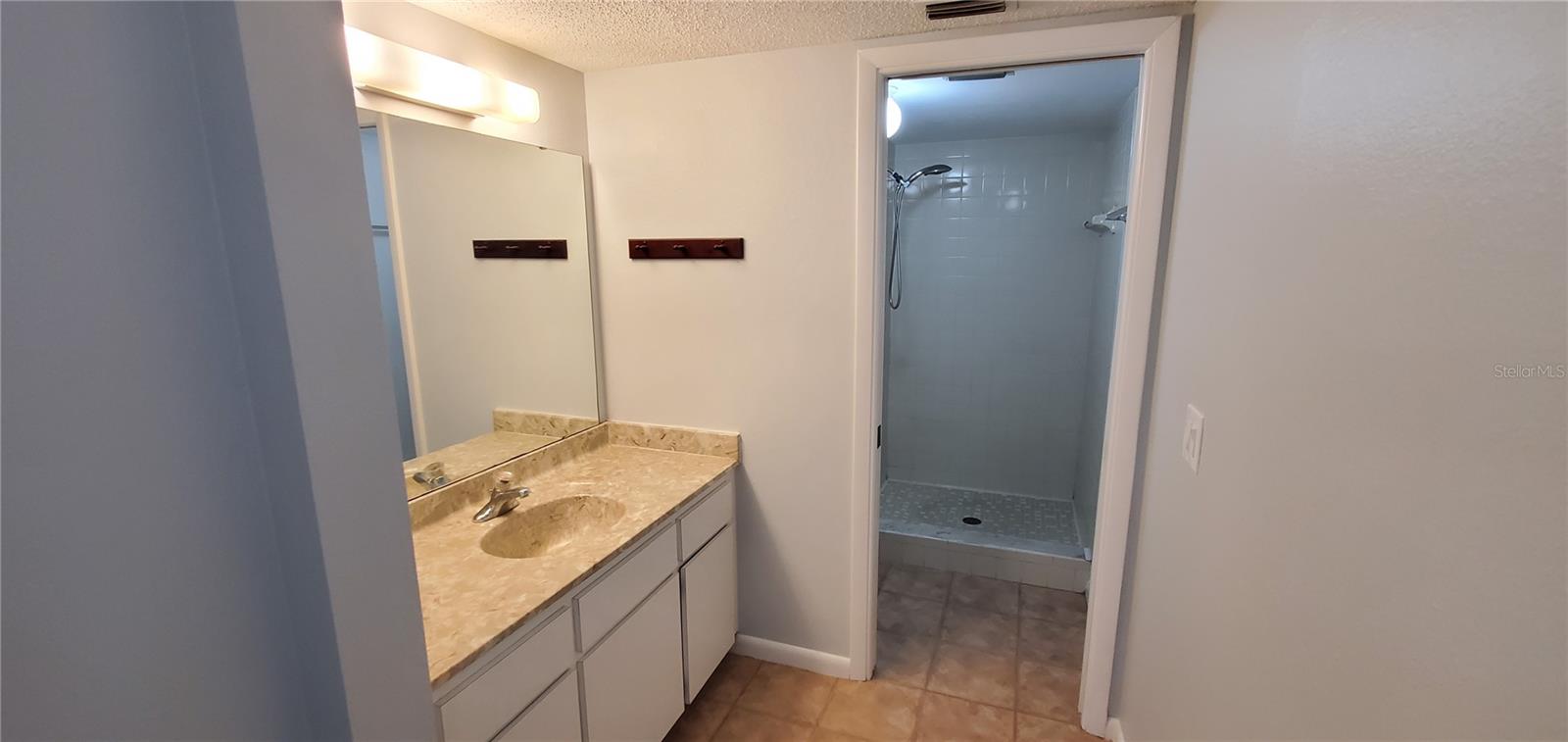ORCHID OAKS I - Residential Lease