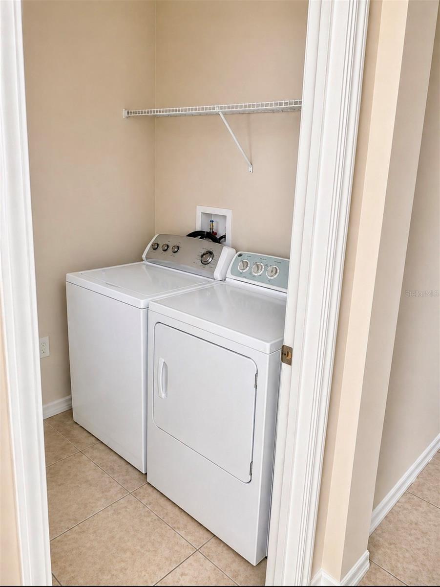 LAKESIDE VILLAS CONDO - Residential Lease