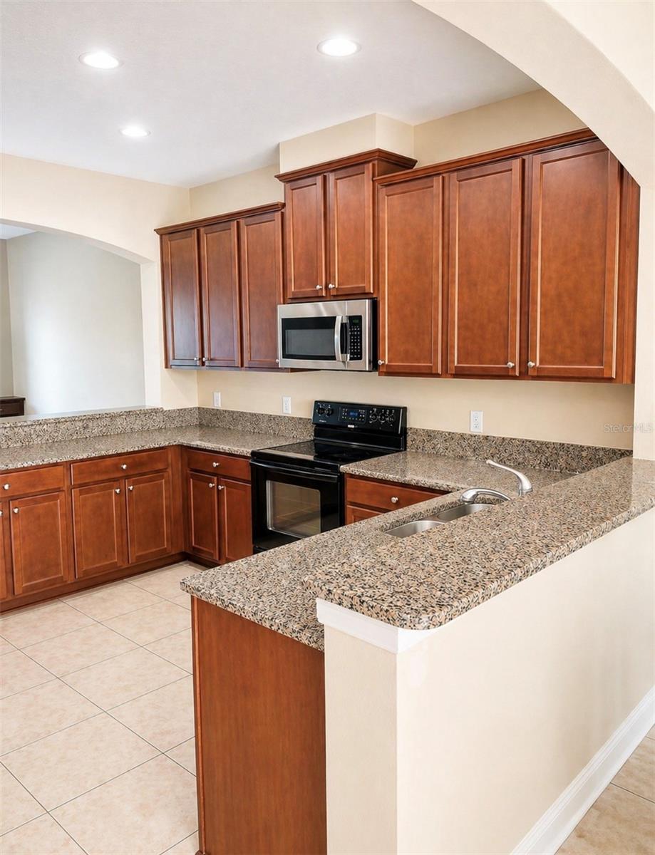 LAKESIDE VILLAS CONDO - Residential Lease