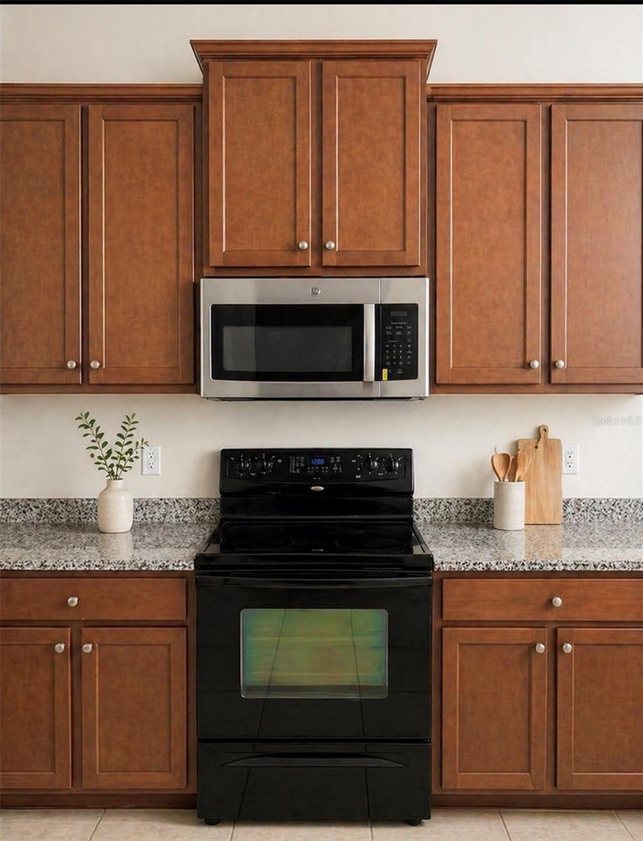 LAKESIDE VILLAS CONDO - Residential Lease