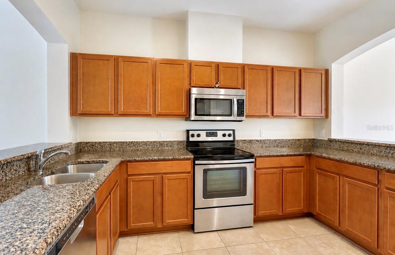 LAKESIDE VILLAS CONDO - Residential Lease