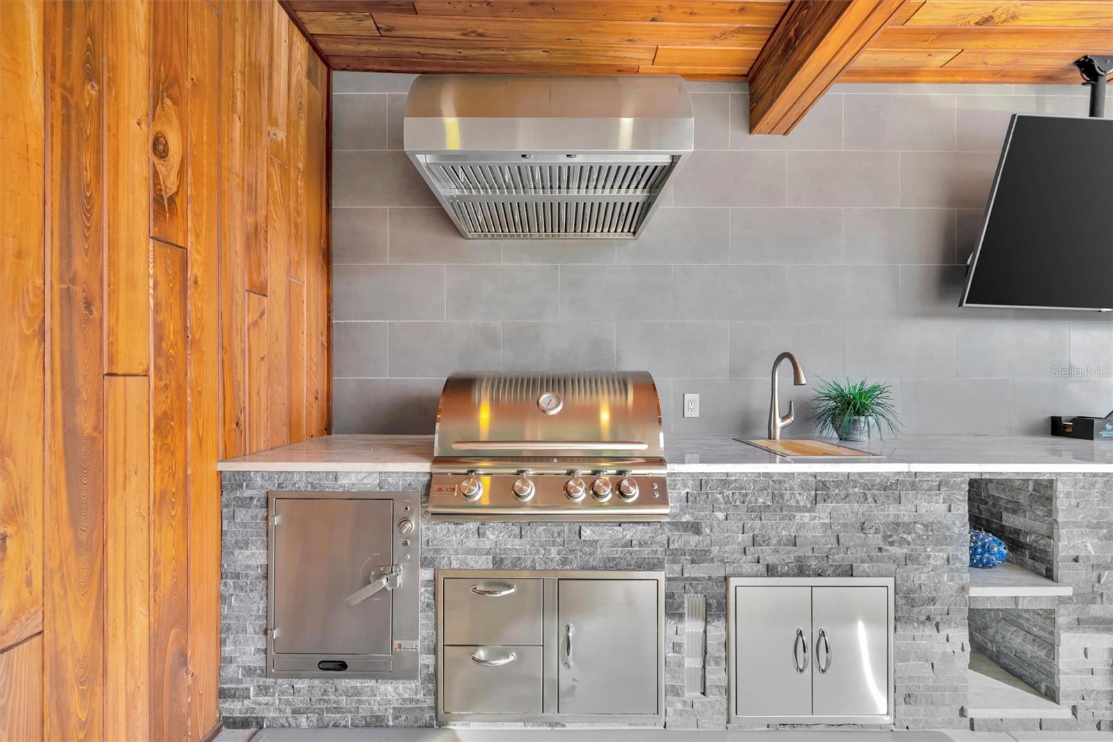 1901 KANSAS AVENUE NE