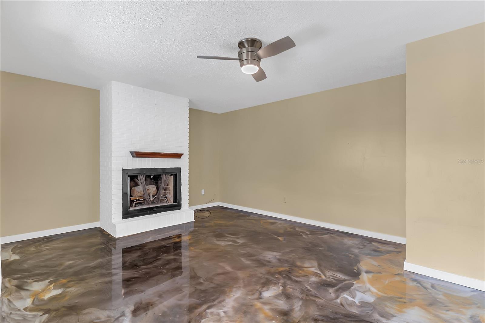 SPRINGWOD SQUARE - Residential