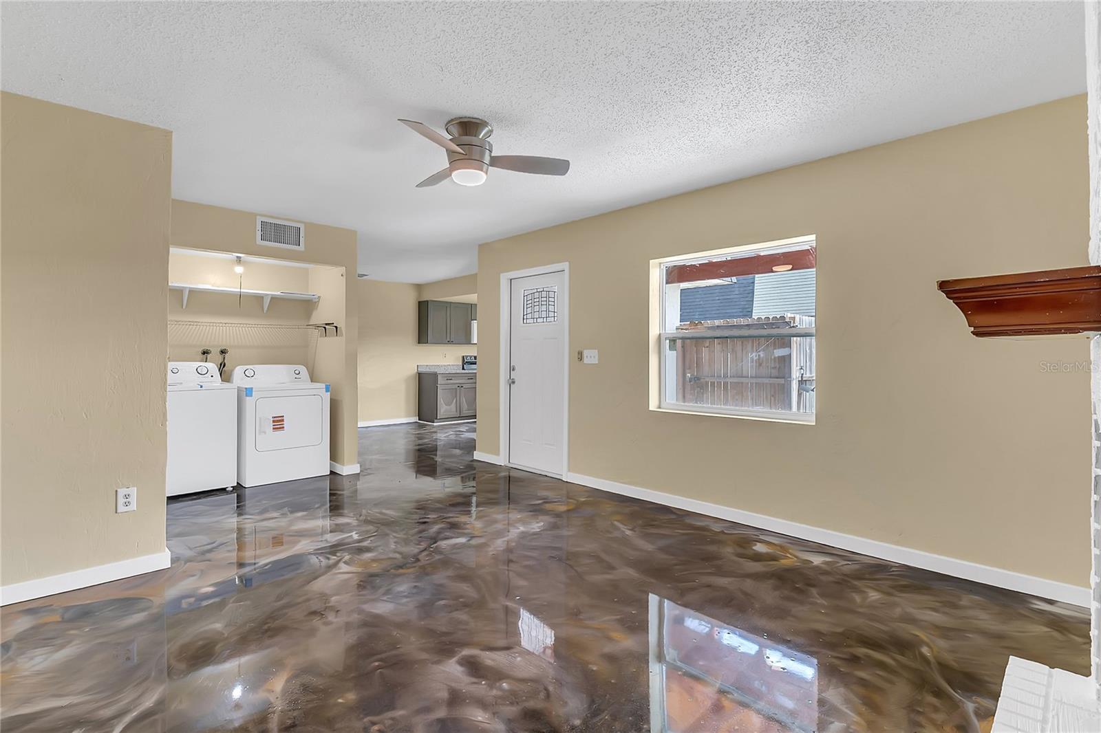 SPRINGWOD SQUARE - Residential