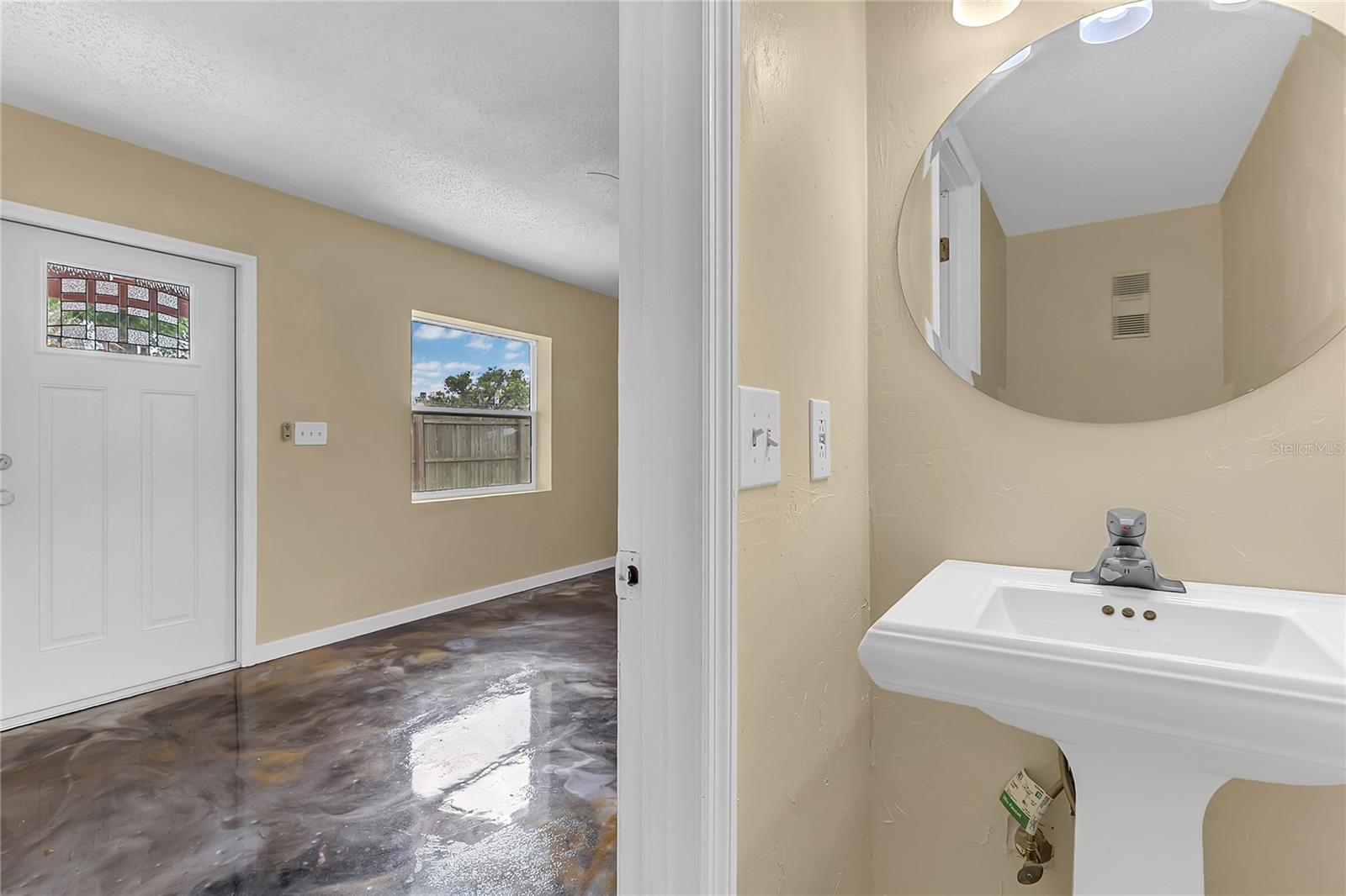 SPRINGWOD SQUARE - Residential