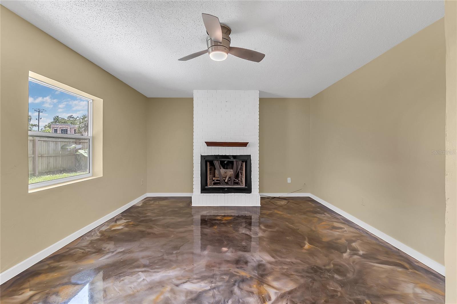 SPRINGWOD SQUARE - Residential