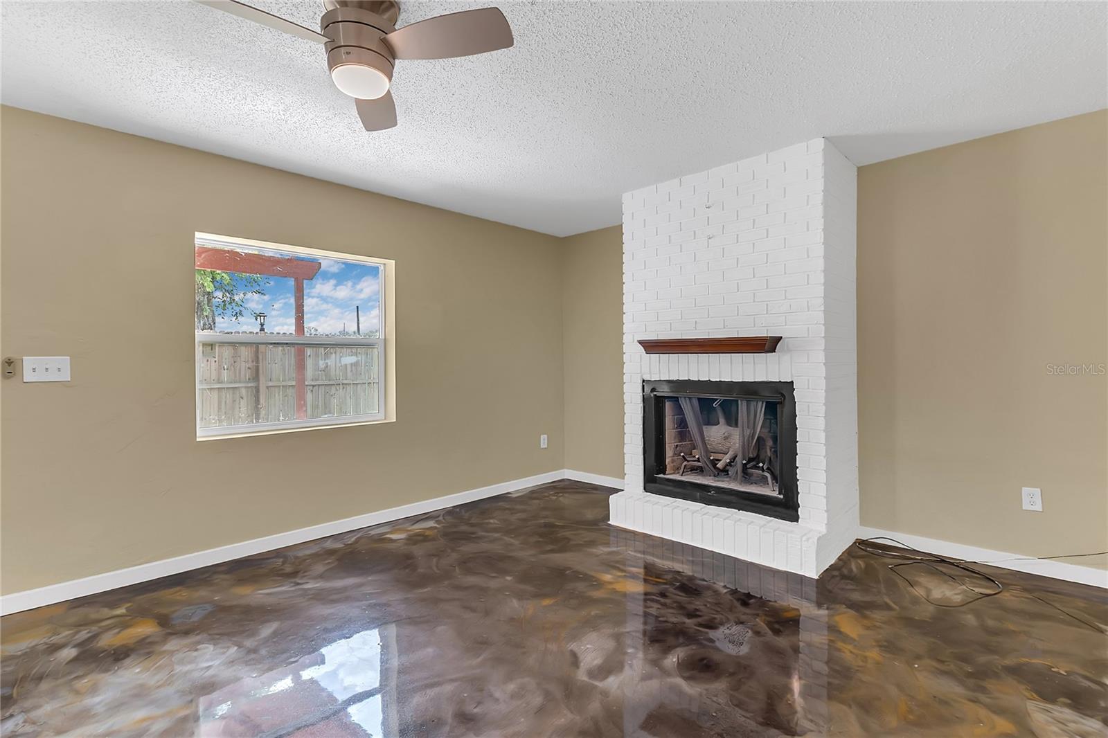 SPRINGWOD SQUARE - Residential