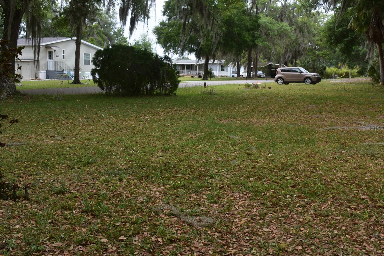 HEARTY HOST LAKE RESORT - Land