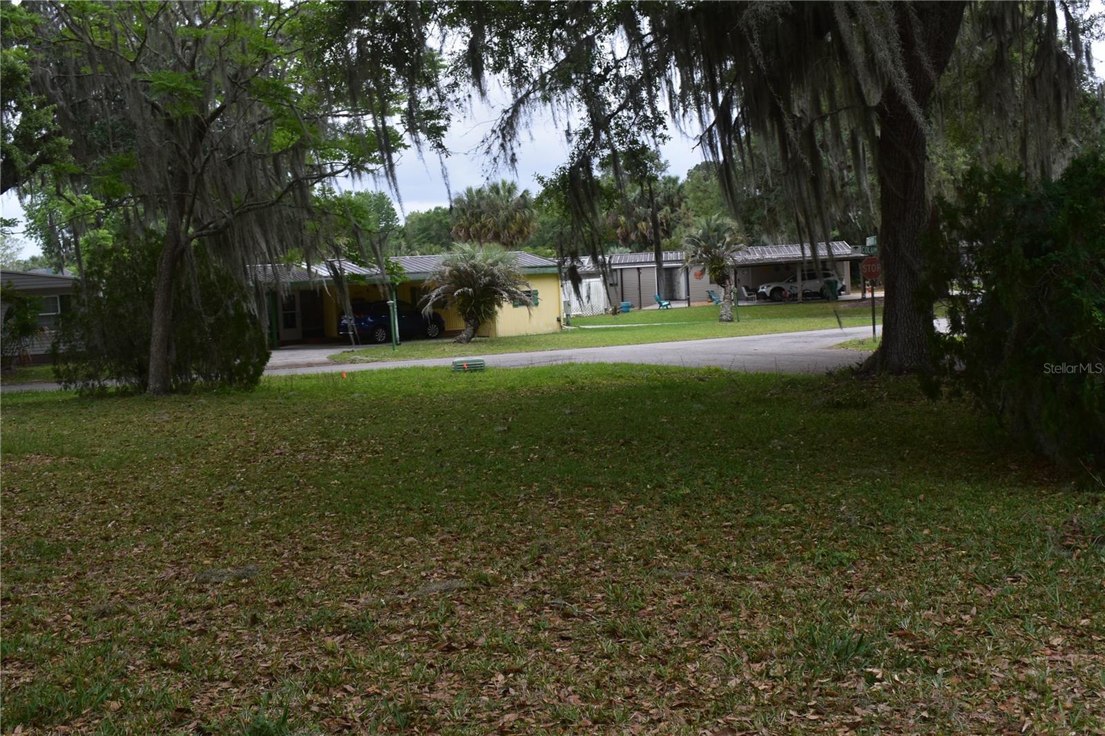 HEARTY HOST LAKE RESORT - Land