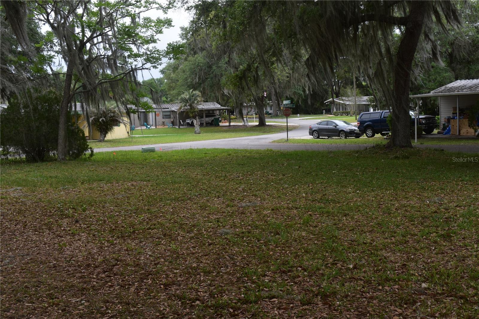 HEARTY HOST LAKE RESORT - Land