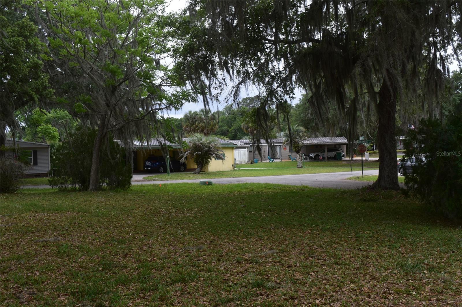 HEARTY HOST LAKE RESORT - Land