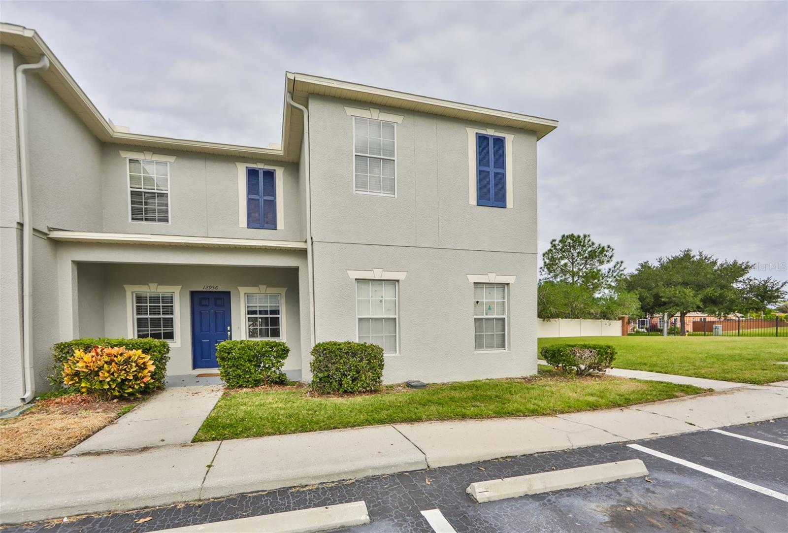 KINGS LAKE TWNHMS - Residential Lease