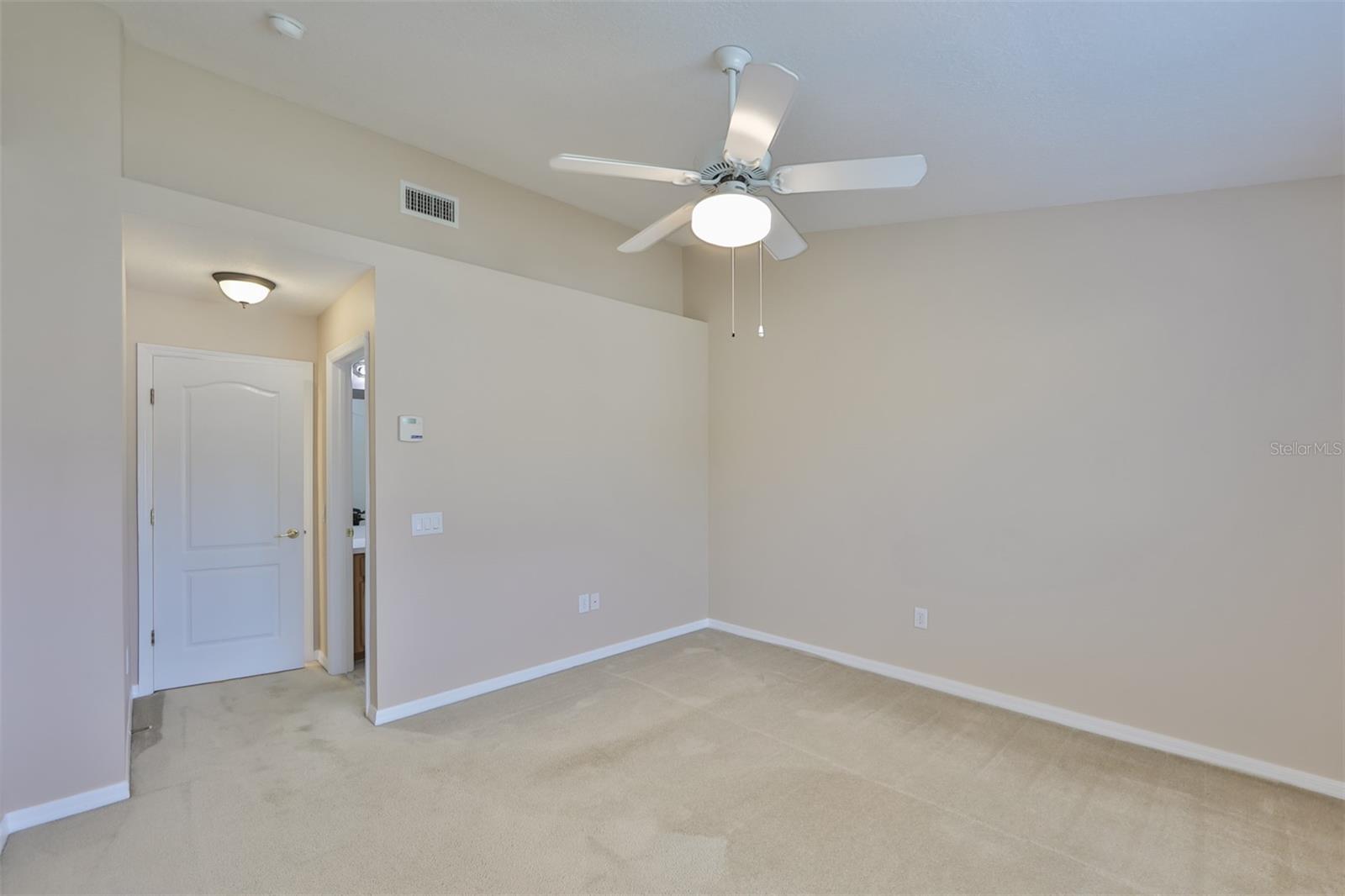 KINGS LAKE TWNHMS - Residential Lease