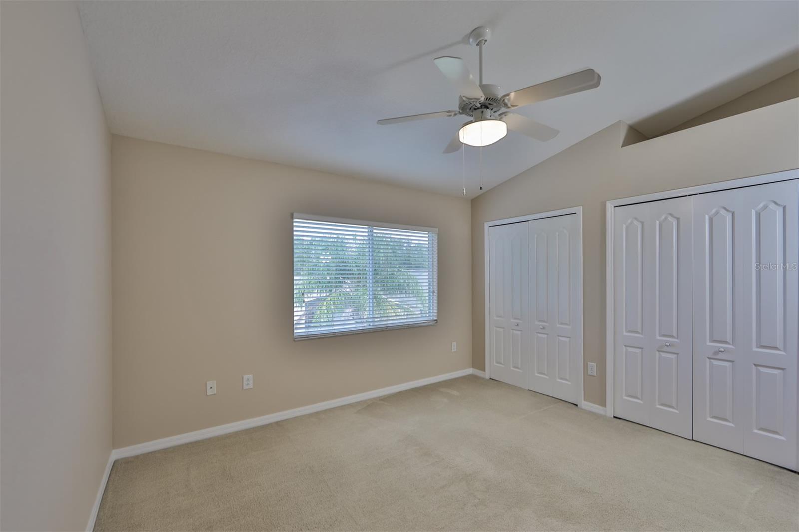 KINGS LAKE TWNHMS - Residential Lease