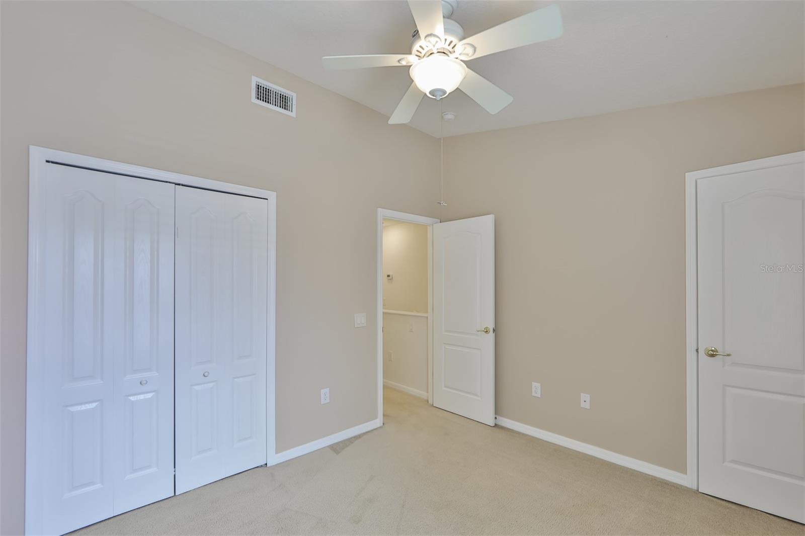 KINGS LAKE TWNHMS - Residential Lease